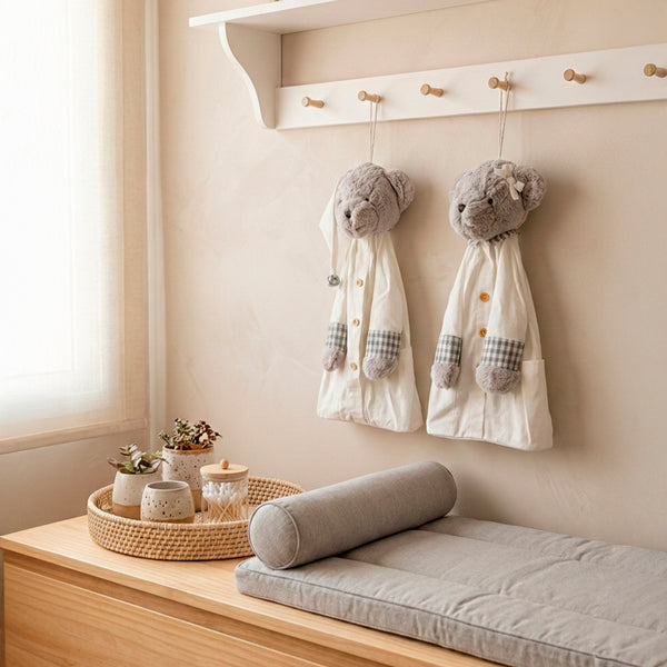 JOGO DE DOIS PORTA FRALDAS /PIJAMA URSA E URSO SLEEP DE PELUCIA COM ROUPA 45CM