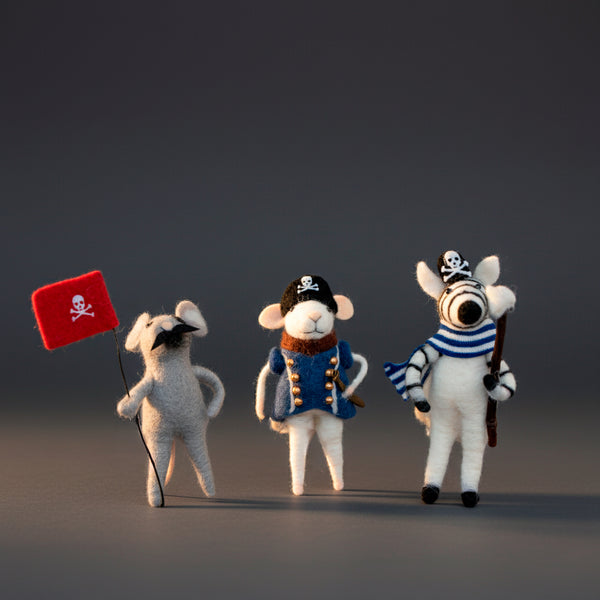 JOGO DE 3 ESCULTURAS PIRATAS DE LA DE FELTRO