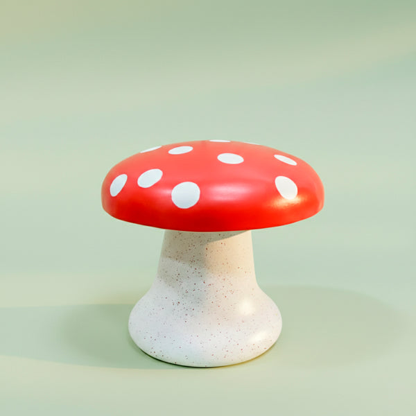 BANQUINHO COGUMELO DE RESINA VERMELHO