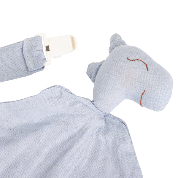 JOGO DE NANINHA E PORTA CHUPETA DINOSSAURO AZUL DE TECIDO LINHO