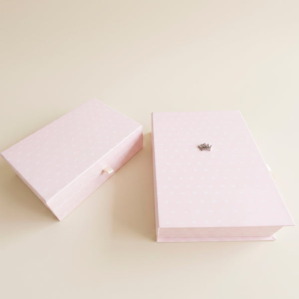 JOGO 2 CAIXAS DE MEMORIAS ROSA COM COROAS