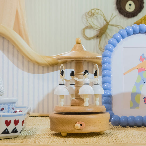 CAIXA DE MUSICA BAILARINAS DE MADEIRA TALHADA