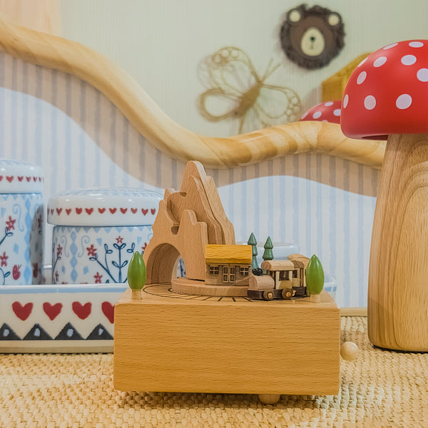 CAIXA DE MUSICA MADEIRA TALHADA TRENZINHO