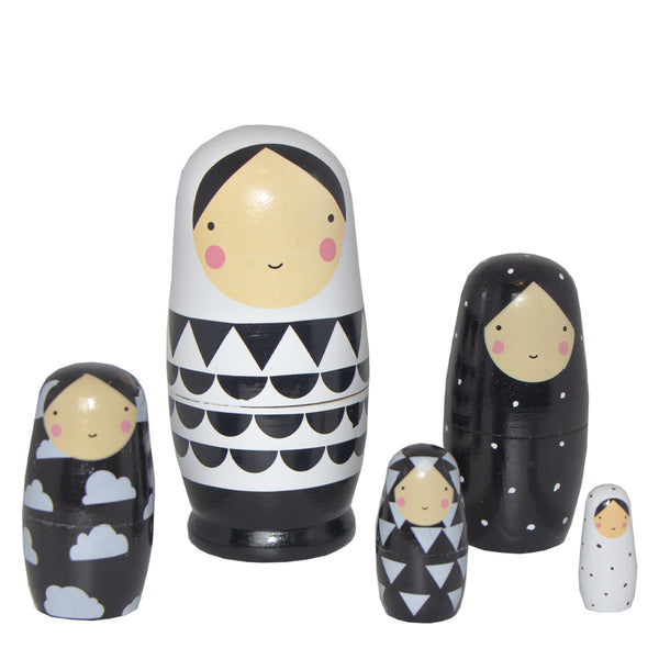 JG5 MATRIOSHKA BONECAS PRETO E BRANCO
