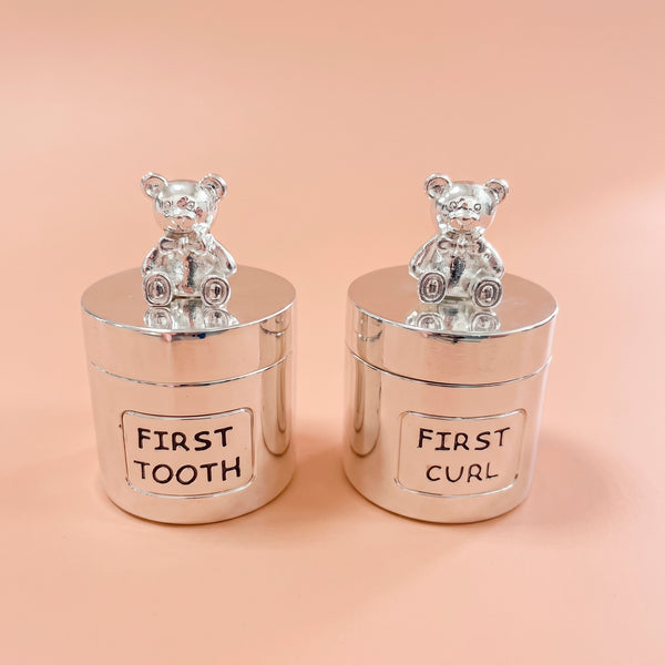 JG2 MEU PRIMEIRO DENTE/CACHO SILVERPLATE URSO PRATA SENTADO