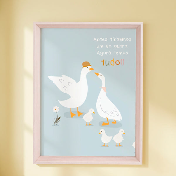 QUADRO PATINHOS COM FUNDO AZUL (MOLDURANGG)