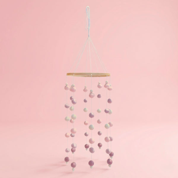 MOBILE POMPOM EM TONS DE ROSA