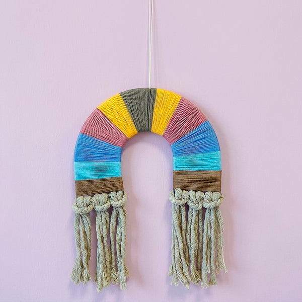 DECORACAO ARCO IRIS COM FIOS TONS PASTEIS