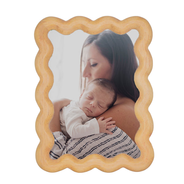 PORTA RETRATO RETANGULO ONDULADO DE MADEIRA TALHADA 10X15