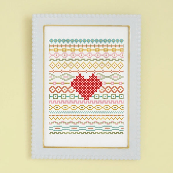 QUADRO CORACAO BUBBLE DOT BRANCO COM DOURADO 33,5X23