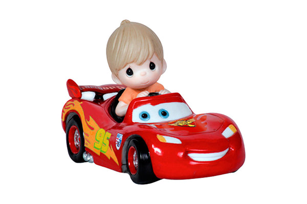 ESCULTURA MENINO CARROS DISNEY