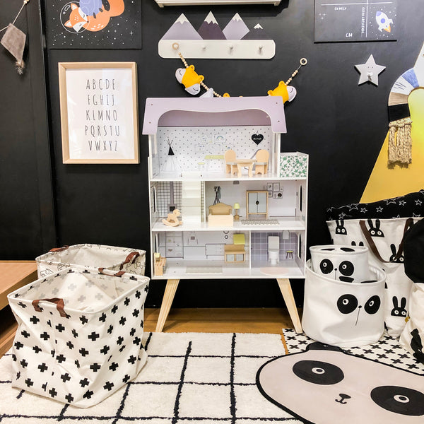 CASINHA DE BONECAS COM MOVEIS EM MADEIRA