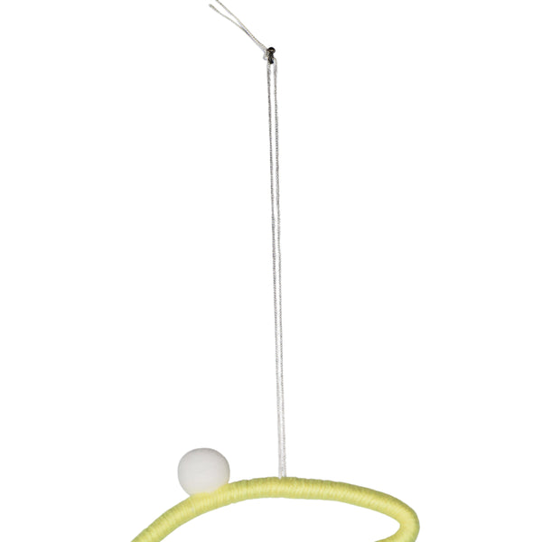 ADORNO DE PAREDE LUA AMARELA COM POMPOM