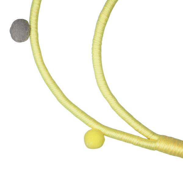 ADORNO DE PAREDE LUA AMARELA COM POMPOM