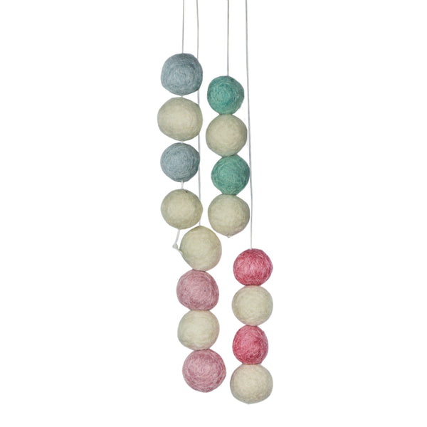 ADORNO NUVEM COM POMPOM VERDE