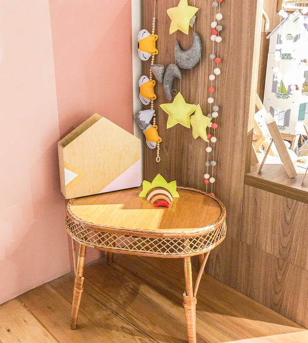 DECORACAO PAREDE LUAS E ESTRELAS CINZA E AMARELA