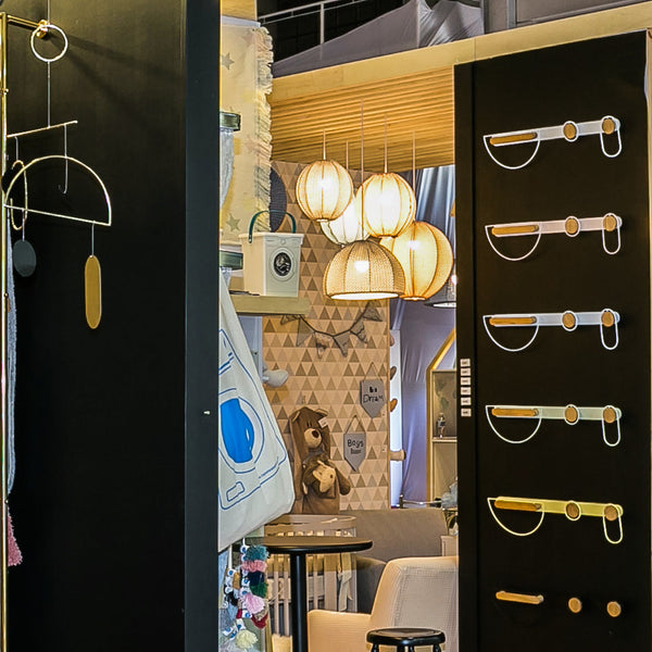 MOBILE VEGAS DOURADO COM DETALHES PRETO