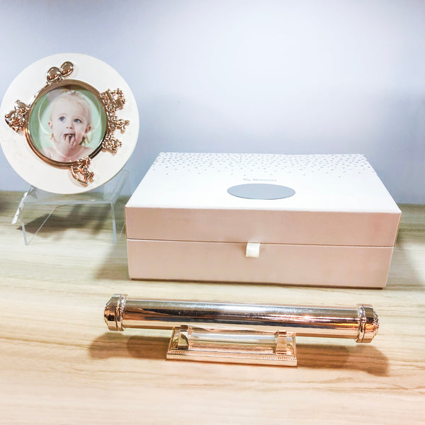 CAIXA PARA MEMORIAS EM PU COM DETALHES EM PRATA INCLUI PLACA EM METAL PARA GRAVACAO